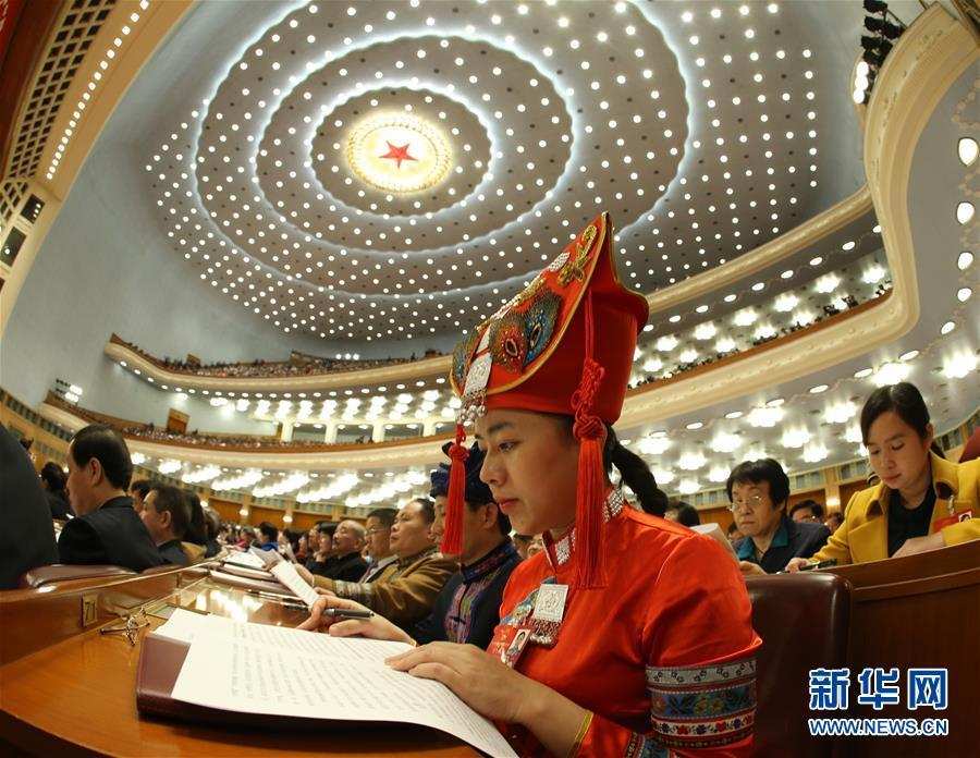 兩會巾幗風(fēng)采錄：自信與美麗
