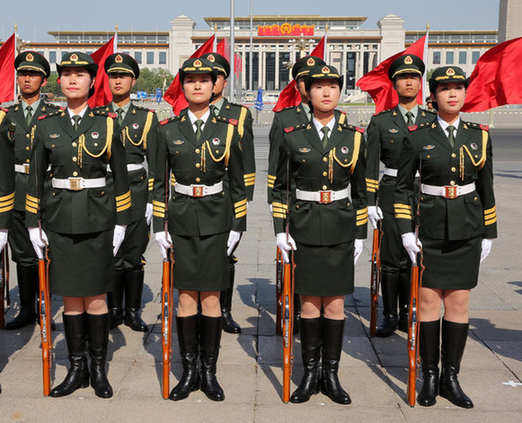 三軍“儀仗隊(duì)”首現(xiàn)女兵