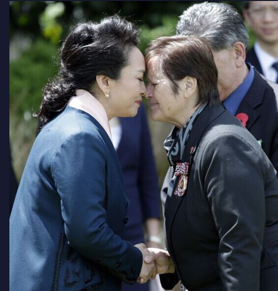 習(xí)近平訪問(wèn)新西蘭 和毛利人行碰鼻禮