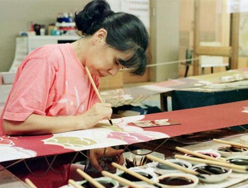 日本職場變化大，女性獲益多