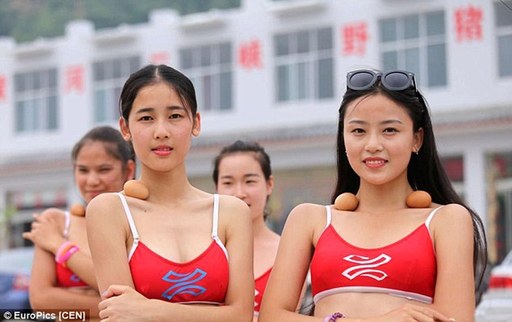 選美新玩法：鎖骨放雞蛋，反手摸肚臍