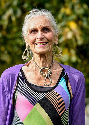 87歲超模：模特姑娘們，別擺臭臉了！