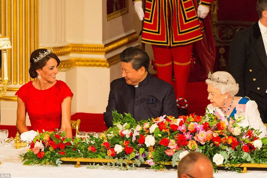 組圖：英女王舉行盛大國宴招待習(xí)近平和夫人彭麗媛