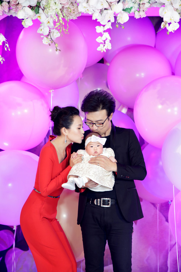 汪峰章子怡為愛(ài)女辦百日宴 合照首度曝光（組圖）