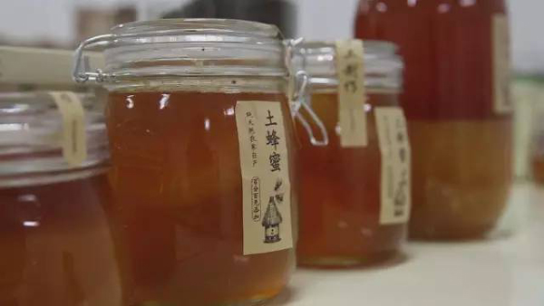 你的烤馕、野蜂蜜和土雞蛋到了?？瓷衬〈迦绾瓮孓D(zhuǎn)電商丨解碼中國(guó)