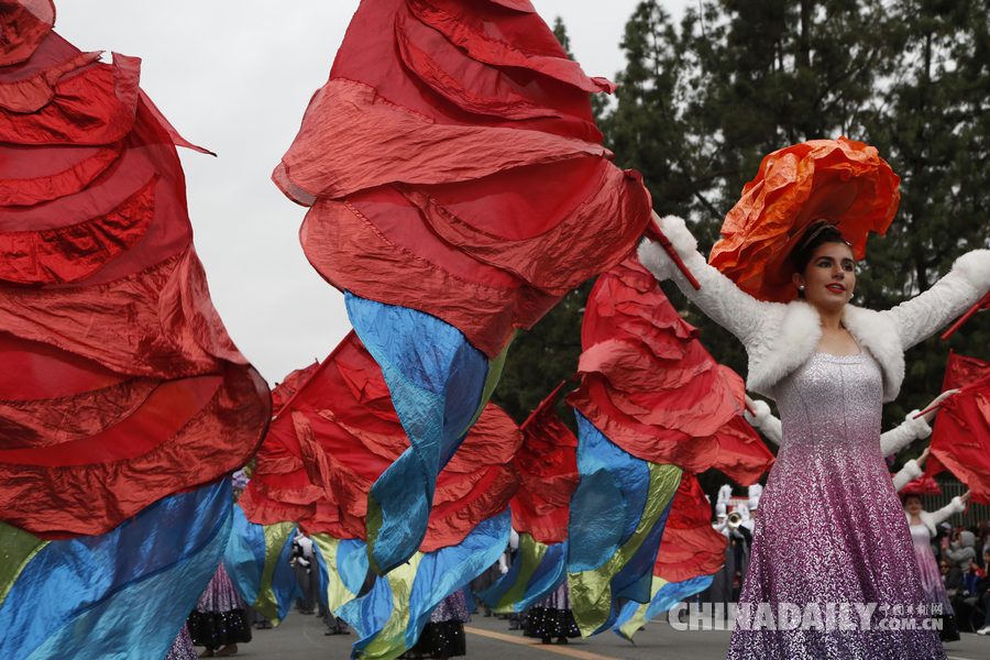 “孫悟空”、“小王子”花車亮相美國(guó)玫瑰花車大游行（組圖）