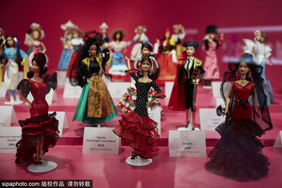 從公主到明星種類俱全 西班牙芭比娃娃展覽一圓少女兒時(shí)夢（組圖）