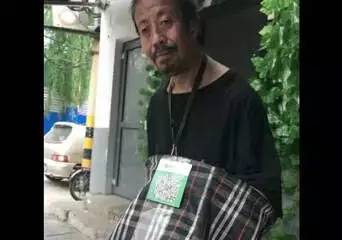 沒零錢？乞討者自帶二維碼