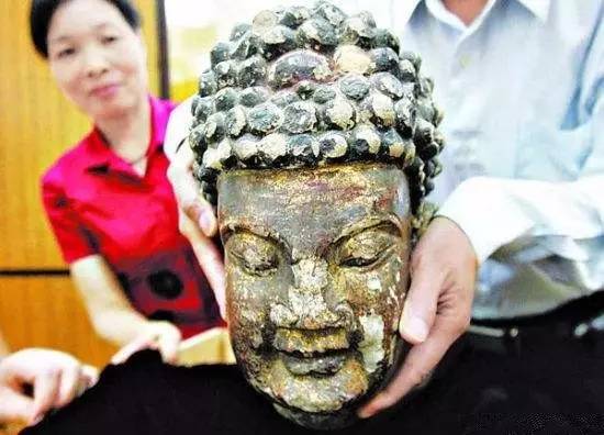 “小心地滑倒”？雷人翻譯終于有人管了，國家給出公共場所英譯標(biāo)準(zhǔn)答案！