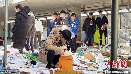 韓國(guó)高考因地震突然推遲 學(xué)生垃圾堆找書 整容手術(shù)改約……