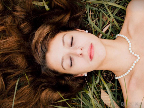 遇到顏值高、氣質(zhì)好的人如何用英語表達(dá)贊美？
