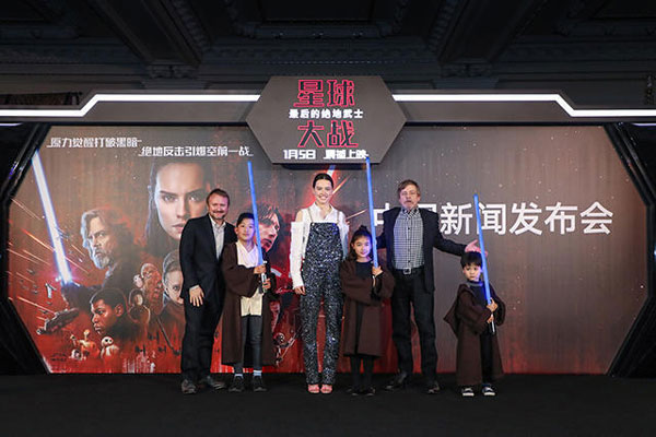 《星戰(zhàn)8》內(nèi)地票房不敵《前任3》 中國(guó)觀眾原力為何沒(méi)覺(jué)醒