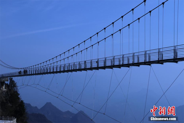 四川八臺(tái)山建世界最高玻璃橋 你敢去走走嗎？