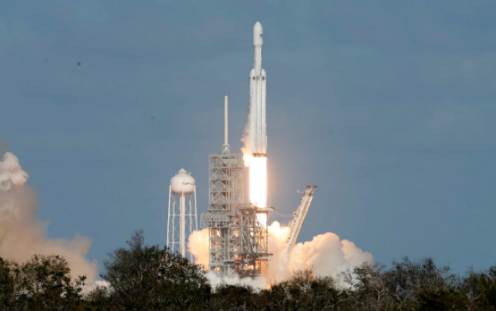 SpaceX獵鷹重型火箭首飛成功！馬斯克的特斯拉跑車(chē)上太空了