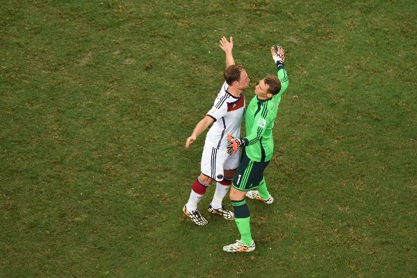 球進(jìn)了！Goooooal！世界杯慶祝方式大盤點(diǎn)（組圖）
