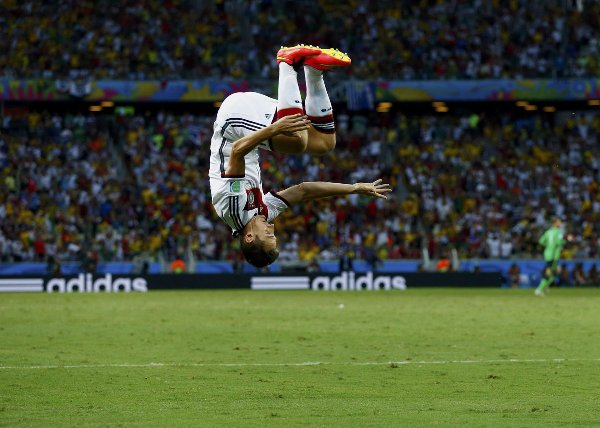 球進(jìn)了！Goooooal！世界杯慶祝方式大盤點(diǎn)（組圖）